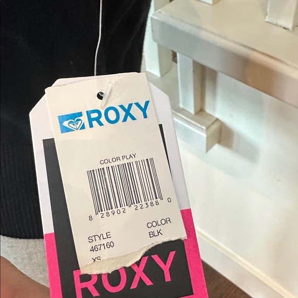 Nwt. Roxy sweater - Picture 4 of 8